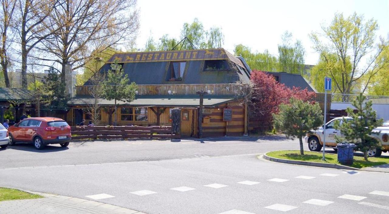 Bed and Breakfast Penzion Ten Pardubice Zewnętrze zdjęcie